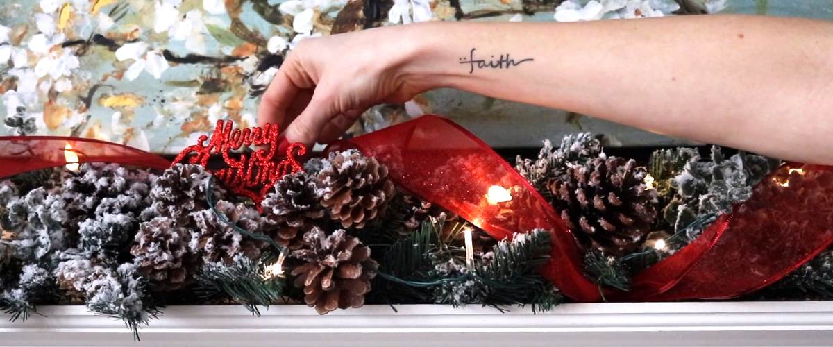 Dollar Tree Christmas DIYs! Lamp Post, Vintage Pillows & Garland