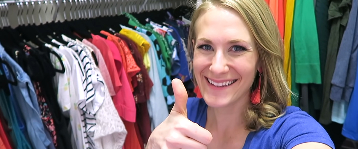 I WENT FULL KONMARI DECLUTTER IN MY CLOSET!