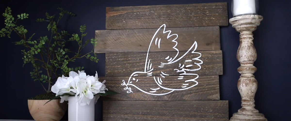 TRASH TO TREASURE PALLET DECOR! You HAVE to try this trick!
