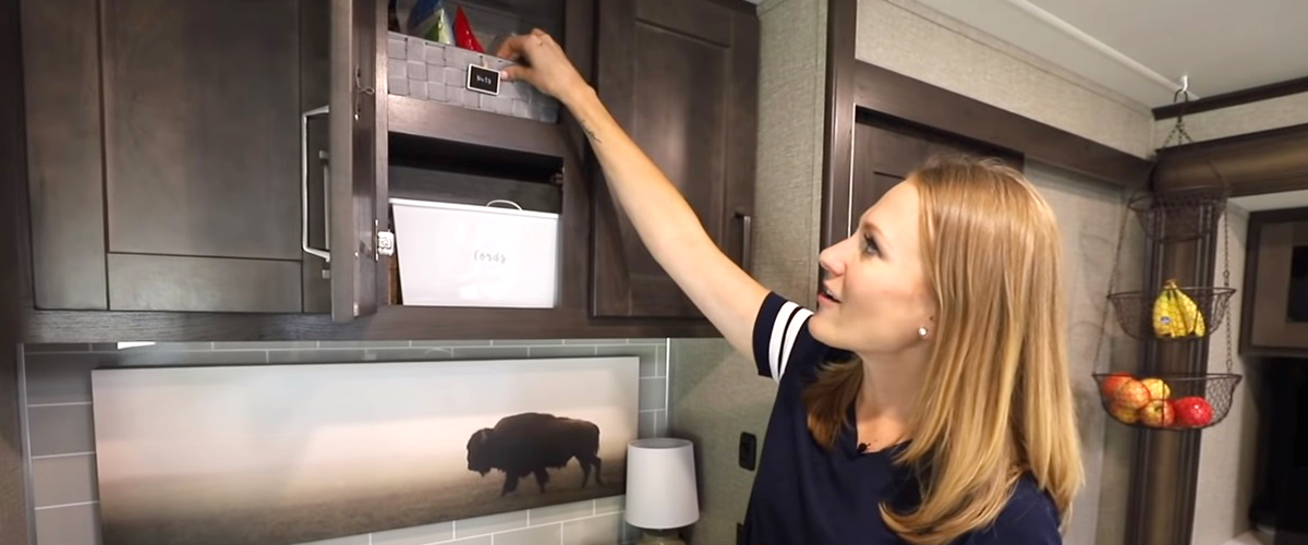 ORGANIZE A SMALL KITCHEN (RV declutter and makeover!)